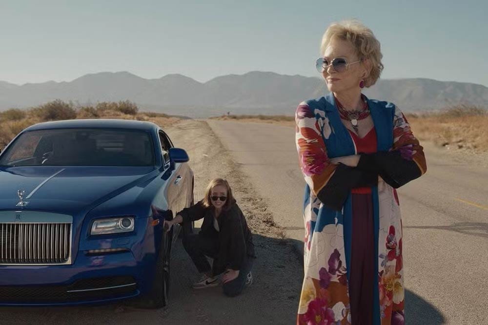 Hacks : quand la meilleure comédie américaine actuelle fait acte de visibilité LGBT dans une Amérique plus divisée que jamais