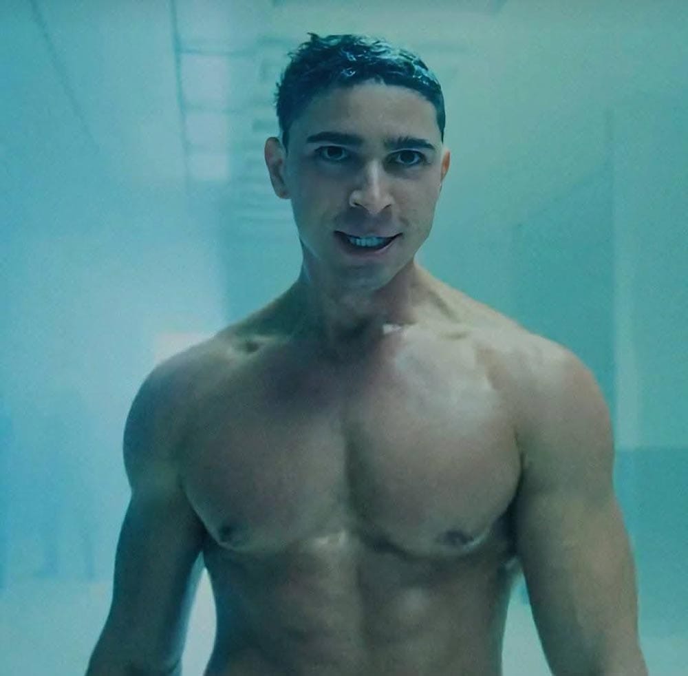 Isaac Cole Powell dans The Beauty