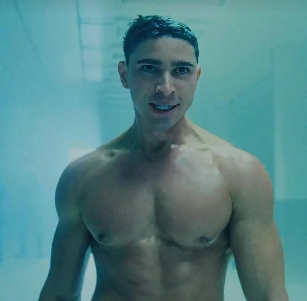 Isaac Cole Powell dans The Beauty